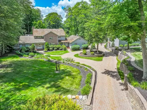 1160 Fox Hill Dr, Gates Mills, OH 44040