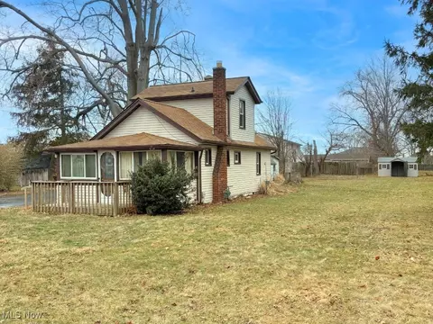7359 Shamrock Dr, Mentor On The Lake, OH 44060