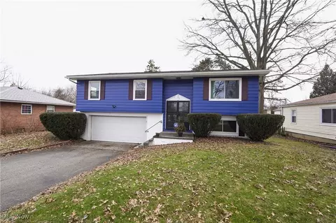 2674 Smith Rd, Fairlawn, OH 44333