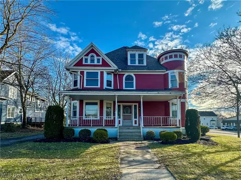 805 Robbins Ave, Niles, OH 44446