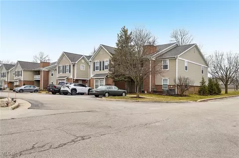 3317 Lenox Village Dr #229, Fairlawn, OH 44333