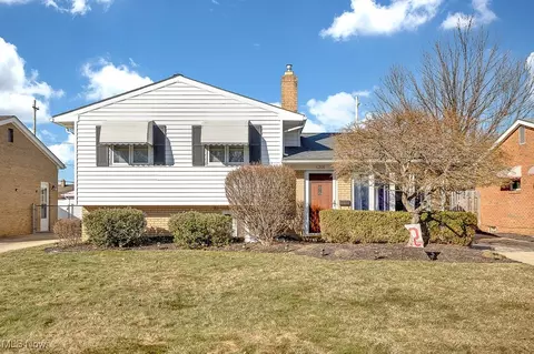 6298 Elmdale Rd, Brook Park, OH 44142