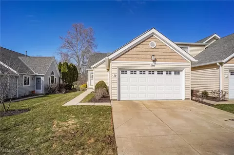 1284 Canyon View Rd, Northfield, OH 44067