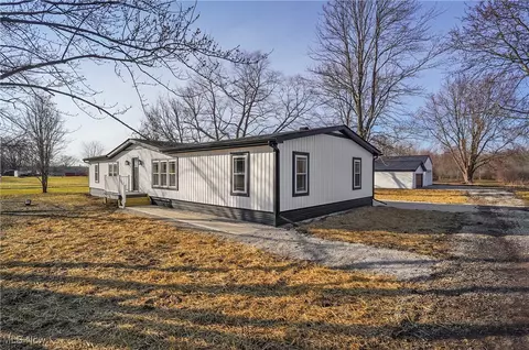 6043 State Route 303, Mantua, OH 44255