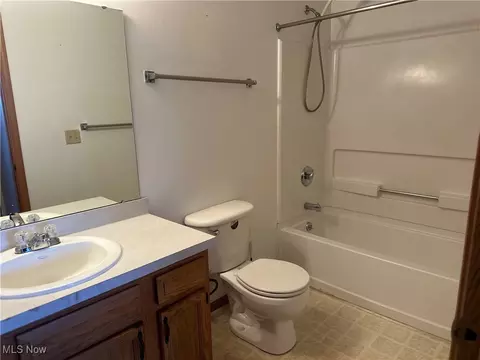 Bath - 2112 Anthony Ave, Ashtabula, OH 44004 photo 1 of 2
