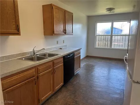 Kitchen - 2112 Anthony Ave, Ashtabula, OH 44004 photo 2 of 3