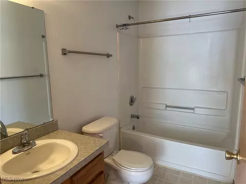 Bath - 2112 Anthony Ave, Ashtabula, OH 44004 photo 2 of 2