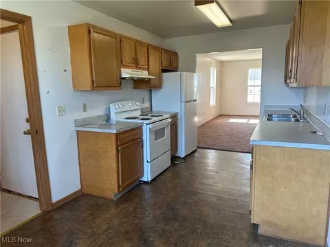 Kitchen - 2112 Anthony Ave, Ashtabula, OH 44004 photo 3 of 3