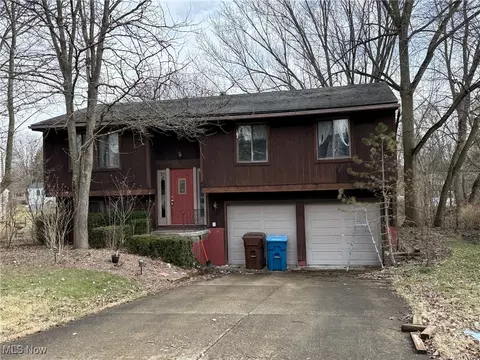 1013 Erin Dr, Kent, OH 44240