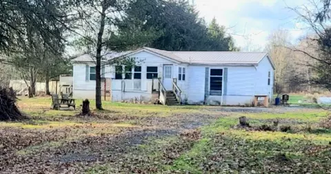 8867 N Park Ave, North Bloomfield, OH 44450