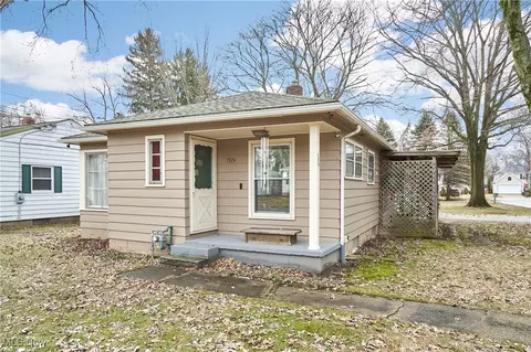 1924 Auten Dr, Akron, OH 44320