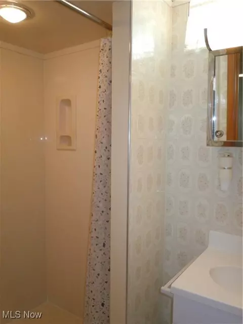 851 E 258th St, Euclid, OH 44132 photo 15