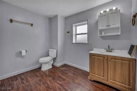Bath - 2834 Apple Ave, Lorain, OH 44055 photo 2 of 5