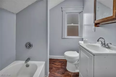 Bath - 2834 Apple Ave, Lorain, OH 44055 photo 4 of 5