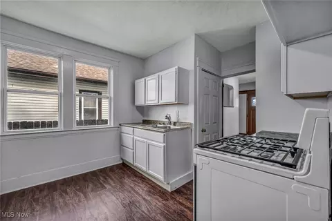 Entry Way - 2834 Apple Ave, Lorain, OH 44055 photo 1 of 3