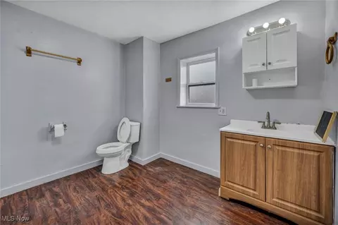 Bath - 2834 Apple Ave, Lorain, OH 44055 photo 1 of 5
