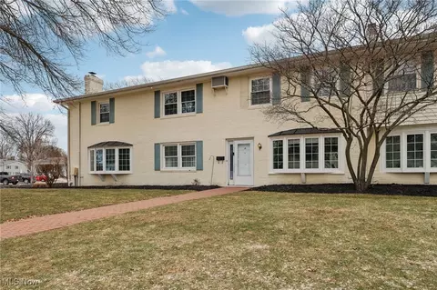 6 Meadowlawn Dr #15, Mentor, OH 44060