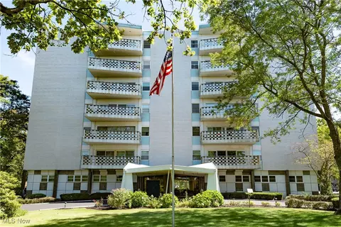 275 N Portage Path #5F, Akron, OH 44303