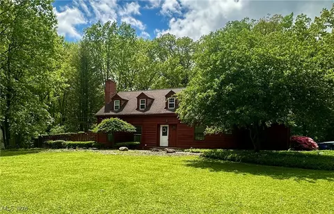 28 Wildfern Dr, Youngstown, OH 44505