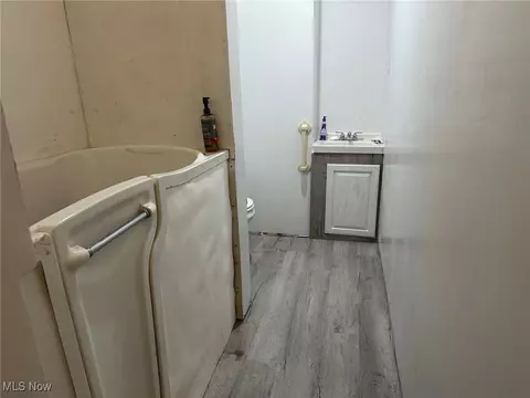 544 E Broad St, Elyria, OH 44035 photo 9
