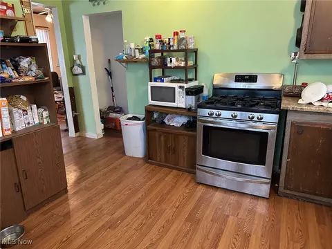 544 E Broad St, Elyria, OH 44035 photo 4