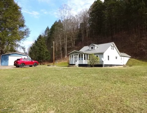 793 Straight Creek Rd, Walton, WV 25286