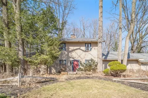 18060 Falling Leaves Rd, Strongsville, OH 44136