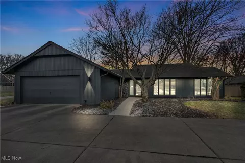 22047 Shagbark Trl, Strongsville, OH 44149