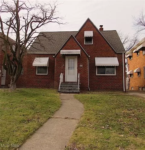 362 E 200th St, Euclid, OH 44119 photo 1
