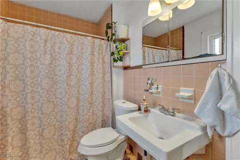 7203 Gilbert Ave, Parma, OH 44129 photo 13
