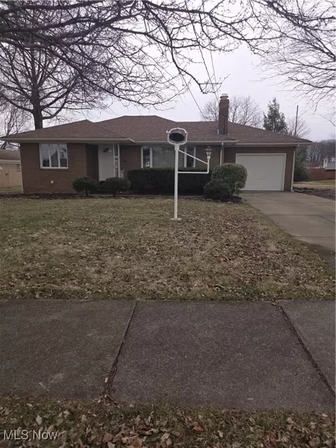 1215 Ivanhoe Ave, Youngstown, OH 44502