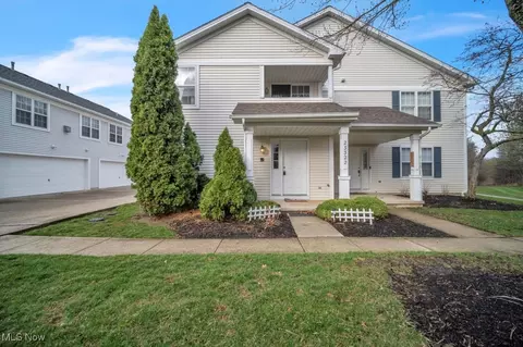 23322 Grist Mill Ct #18C, Olmsted Falls, OH 44138