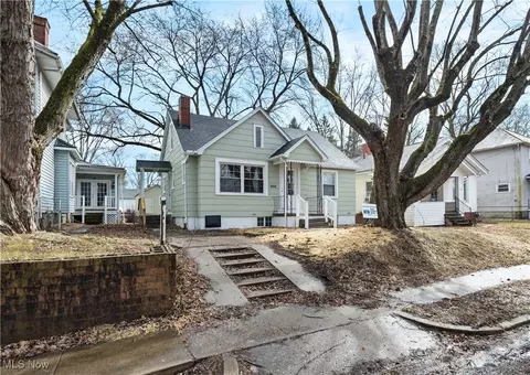 860 Lexington Ave, Zanesville, OH 43701