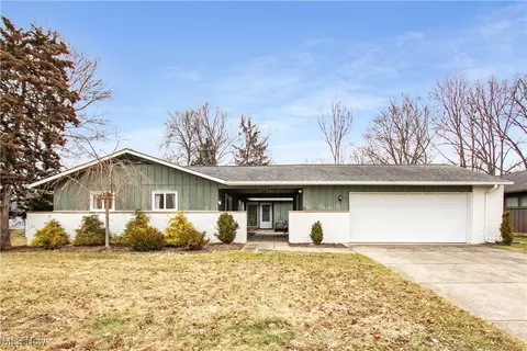 444 Woodlawn Cir, Berea, OH 44017