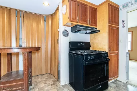 Kitchen - 10932 Thwing Rd, Chardon, OH 44024 photo 3 of 3