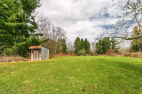 Exterior - 10932 Thwing Rd, Chardon, OH 44024 photo 5 of 7