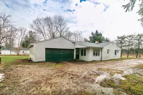 Exterior - 10932 Thwing Rd, Chardon, OH 44024 photo 3 of 7