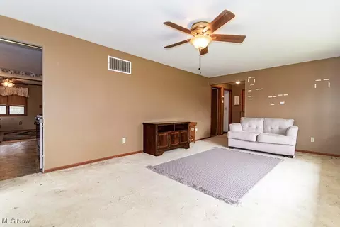 Living - 10932 Thwing Rd, Chardon, OH 44024 photo 2 of 3