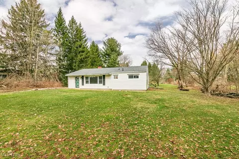 Exterior - 10932 Thwing Rd, Chardon, OH 44024 photo 2 of 7
