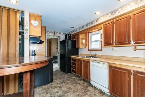 Kitchen - 10932 Thwing Rd, Chardon, OH 44024 photo 1 of 3