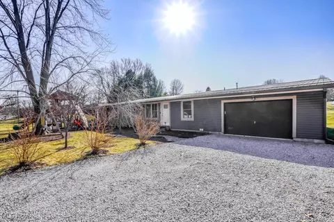 549 Mohican St NE, Brewster, OH 44613