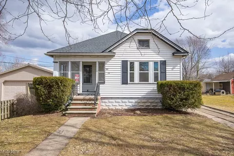 319 Hayes Ave, Elyria, OH 44035
