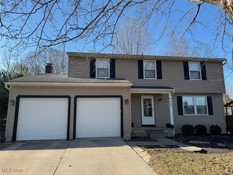 563 Larkspur Ct, Medina, OH 44256