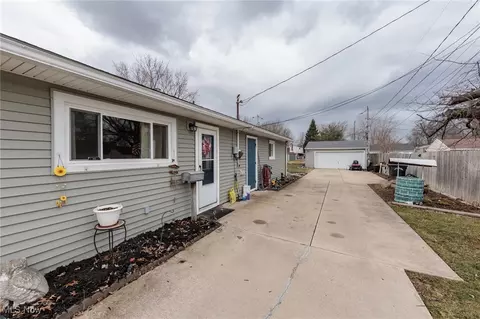 953 Salem Ave, Elyria, OH 44035 photo 3