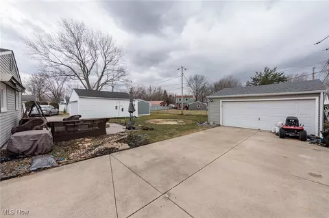 953 Salem Ave, Elyria, OH 44035 photo 4