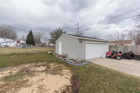 953 Salem Ave, Elyria, OH 44035 photo 7