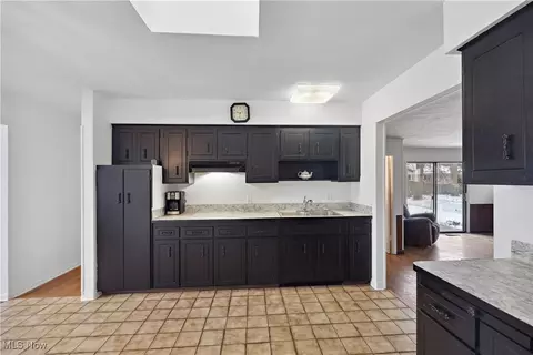 Kitchen - 992 E Decker Dr, Seven Hills, OH 44131 photo 2 of 3