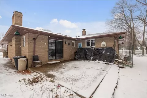 Exterior - 992 E Decker Dr, Seven Hills, OH 44131 photo 3 of 4