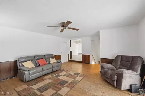 Living - 992 E Decker Dr, Seven Hills, OH 44131 photo 8 of 8