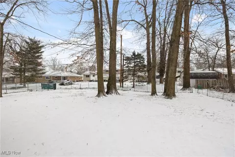 Exterior - 992 E Decker Dr, Seven Hills, OH 44131 photo 1 of 4